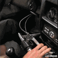 大哥|搞笑GIF:大哥,做什么生意的,这么有钱啊!