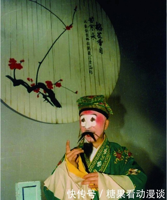 信",曹操信以为真,错杀蔡瑁,张允,曹操水军便成了水战抓瞎的"旱鸭子"