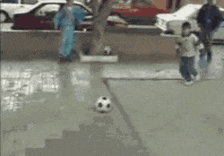 样子|搞笑GIF：是谁把铁球涂成足球的样子的！