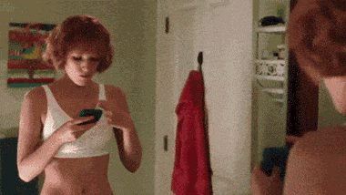 姑娘|GIF趣图:姑娘快别伪装了，男朋友已经发现你了！