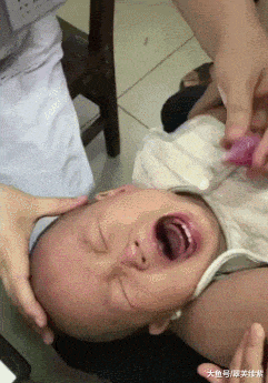 这是|搞笑GIF: 这是想打喷嚏却打不出来的你