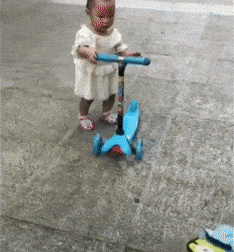 孩子|搞笑GIF:孩子,你走快点追上他,就还是你的!