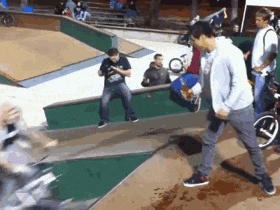 好玩|爆笑GIF: 感觉很好玩的样子！好怕他们打起来啊！