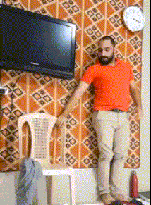 老婆|搞笑gif趣图：大哥，你要是真有钱，这车就不要了吧