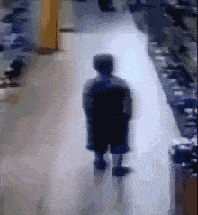 姑娘|搞笑GIF：隔壁的姑娘真厉害，这么年轻就能开豪车了