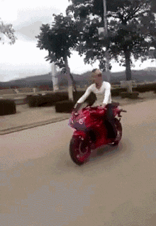 电动车|搞笑GIF:好好的鱼,让你们玩的这么丧心。