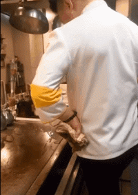 水果|搞笑GIF:一朋友在卖水果，有天一对男女过来询问水果