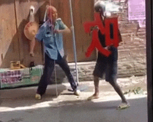 妹子|搞笑GIF：妹子的功力好深厚