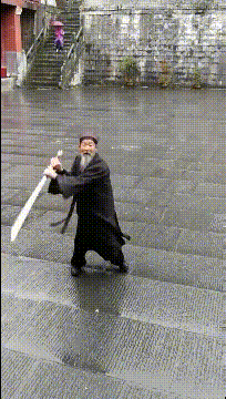 德友|搞笑gif趣图:大爷,你还收不收徒弟,我想学艺不想结婚