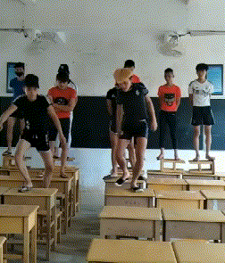 力气|搞笑gif: 钓鱼没有力气,真的不行,要不然连条鱼都拉不上来!