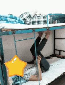 妹子|搞笑GIF：原来要想击败一个猛男就是这样的简单呀!你们懂了吗？