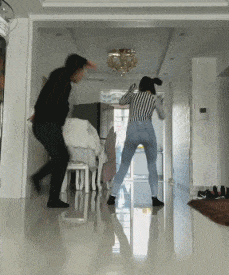 娘家人|搞笑GIF：狗：终于找到娘家人了！