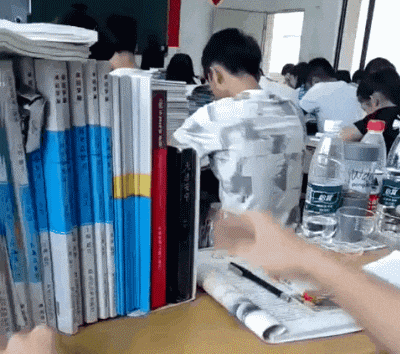 强势|搞笑GIF: 女友很强势, 男人一辈子的痛!