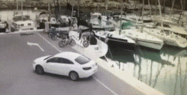 哈哈|带着女朋友还敢这么玩，我估计你即将成为单身狗了，哈哈