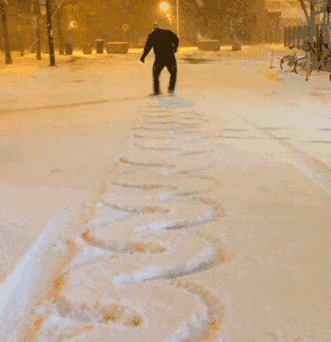 顾前不顾后|搞笑GIF:妹子,你这是顾前不顾后,还要啥自行车啊?