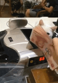 一头|你这驾驶技术牛了，应该那边再来一头！