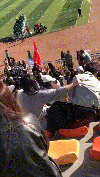 小明|搞笑GIF趣图:不小心惹怒女朋友，她一气之下就开始变身了！