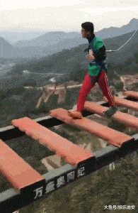 新垣|搞笑GIF：周末在家姿势——新垣躺