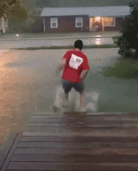 肌肉|搞笑GIF：男子在一旁秀肌肉，姑娘一脸懵圈