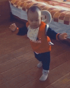 妹子|搞笑GIF：原来妹子穿高跟鞋还有这个用