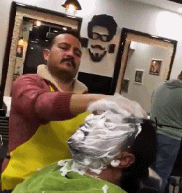 护理|搞笑GIF图片: 理发店里三哥的至尊会员面部护理