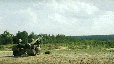 妹子|搞笑GIF：看的我都疼