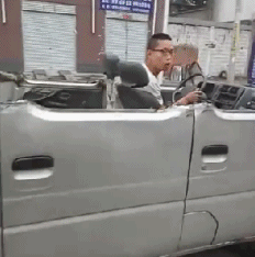 陡峭|搞笑GIF：这么陡峭的台阶你敢上吗？看得我腿都软了