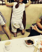 妹子|搞笑gif：没事多去高尔夫球场转转，没准能遇见合适的妹子！