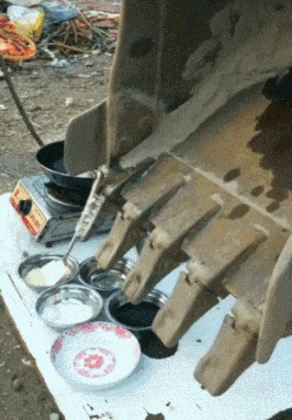 还是|搞笑gif趣图: 难道我平时给你的肉肉还不够你吃的?还是你想尝点新鲜的?