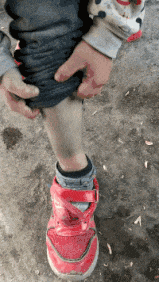 主子|搞笑GIF:这个穿黑衣的妹子,这资本也有点雄厚呀