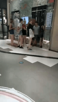 情况|搞笑GIF：这什么情况，怎么这么多鱼？