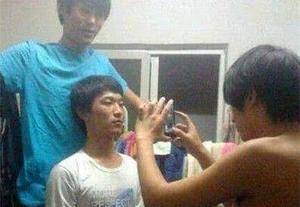 有两下子|爆笑GIF: 老年人KTV大聚会