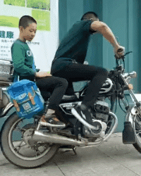 成年人|搞笑gif:我都成年人了,打游戏完全可以去网吧打啊!