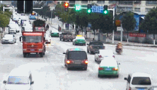 短腿|搞笑GIF:小短腿:我记得这台阶没这么高啊