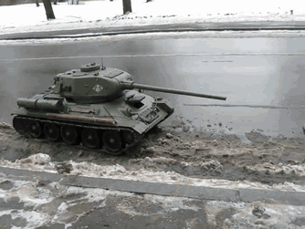 坦克|搞笑GIF：风太大，人都吹跑了