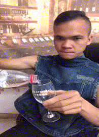 亲热|搞笑GIF：这就是女朋友生气，而你又想亲热时的场景