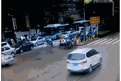 大爷|搞笑GIF：快还是你快，对不对另说