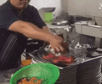 大哥|搞笑GIF:友情提示:前方两百米有大瀑布