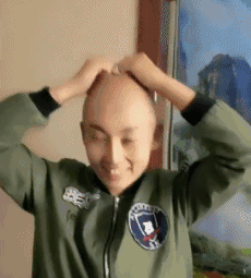 不配|爆笑GIF图：仿佛看到了二十年后的他们：你看她那样子，还和我的男神跳舞，真不配。