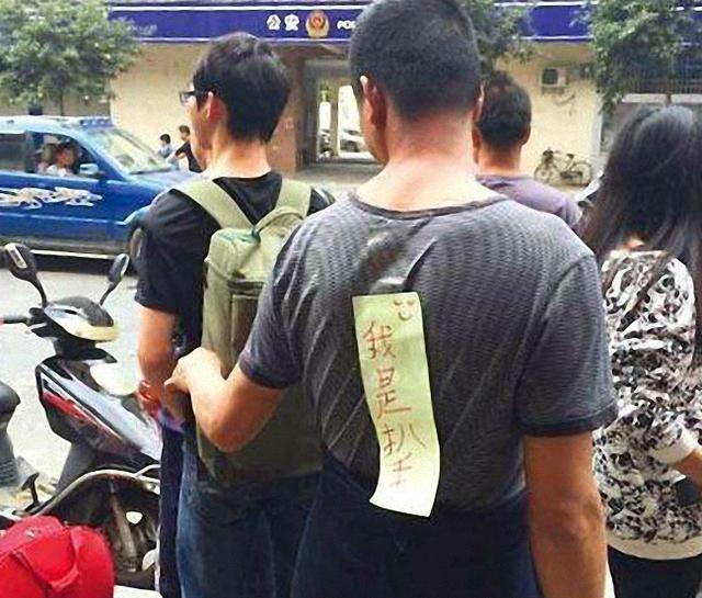 小偷|街头小偷得手瞬间，很多人看到第五张，都忍不住笑了