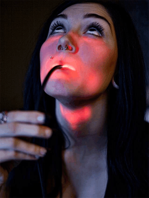 尴尬|让人“摸不着头脑”的尴尬图片。