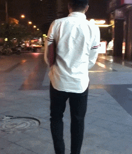 哈哈|搞笑GIF:只有男人才懂得动作~