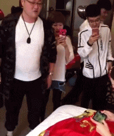 妹子|搞笑GIF趣图：这种做，家里也可以健身