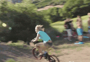 小舅子|搞笑GIF动图：我真的不想亲你，为什么要强求我啊！