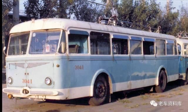 上世纪80年代末原来中国街上跑的4050年代老车怎么迅速消失了2