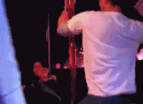 众目睽睽|搞笑GIF：这是不是传说的老不正经