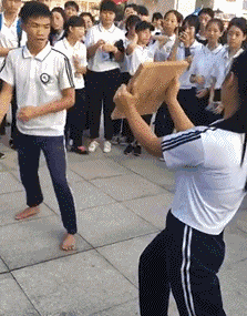 妹子|爆笑GIF图: 想搞事是吧,喝水去吧你