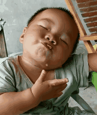 孩子|GIF搞笑趣图：孩子，你就不能吃了再睡或者睡起来再吃！