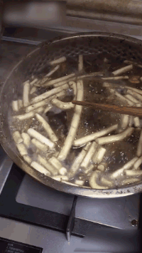 冷冷|搞笑GIF:冷冷冷,快把我放下去!