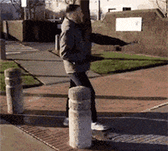 小明|搞笑GIF动图:主人,你的手机防水功能挺好的啊